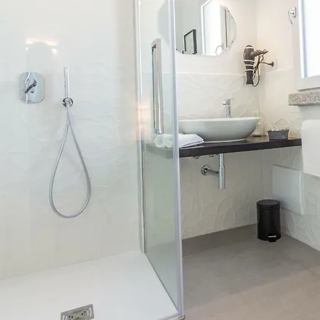 Naracheddu Elite Bed & Breakfast