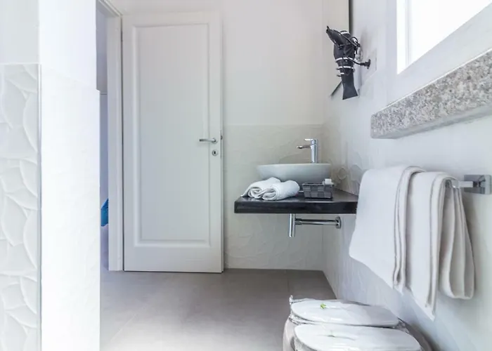 Naracheddu Elite Bed & Breakfast